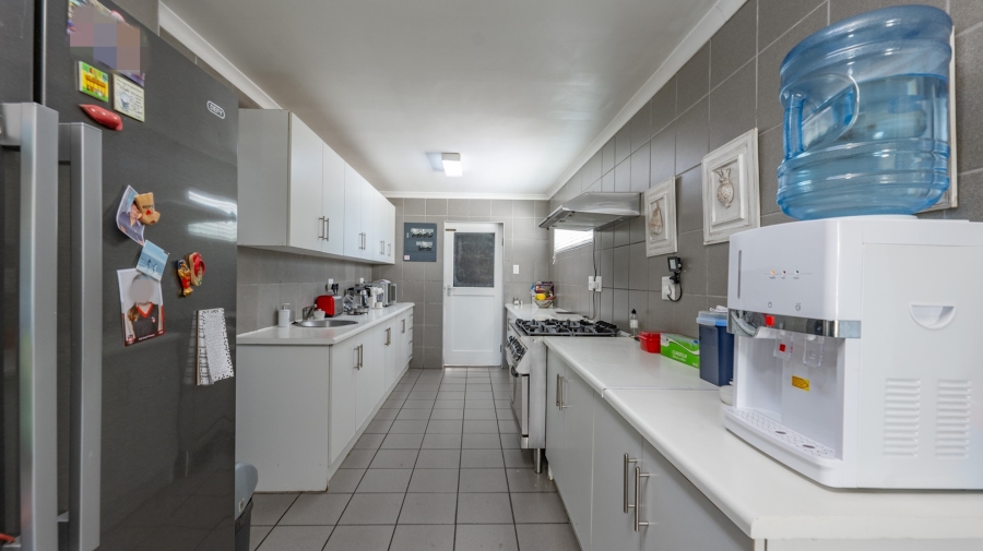 6 Bedroom Property for Sale in Agulhas Western Cape
